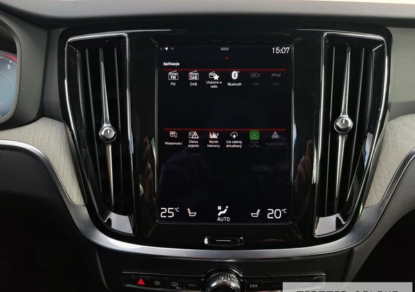 Volvo V60 Cross Country cena 178000 przebieg: 63043, rok produkcji 2021 z Legionowo małe 379